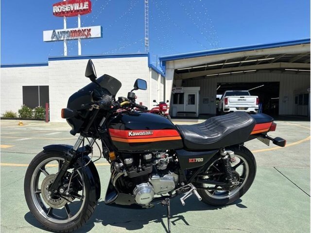 けい 1984 Kawasaki Z 750 (KZ750) series full range specs