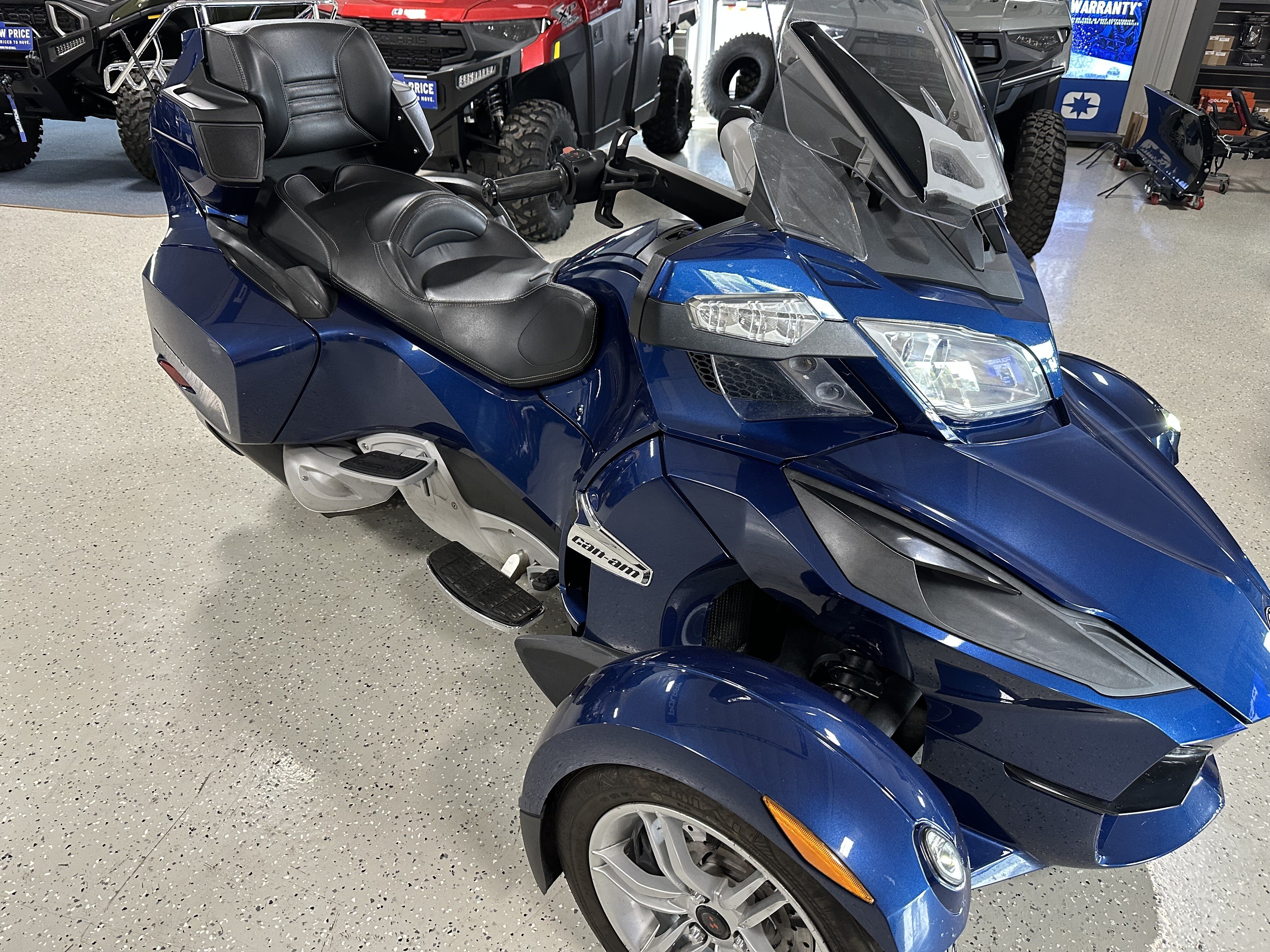 2011 Can-Am Spyder RT Audio And Convenience