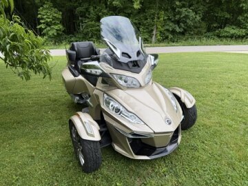 2017 Can-Am Spyder RT Audio And Convenience