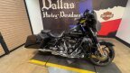 Thumbnail Photo 4 for 2017 Harley-Davidson CVO Street Glide