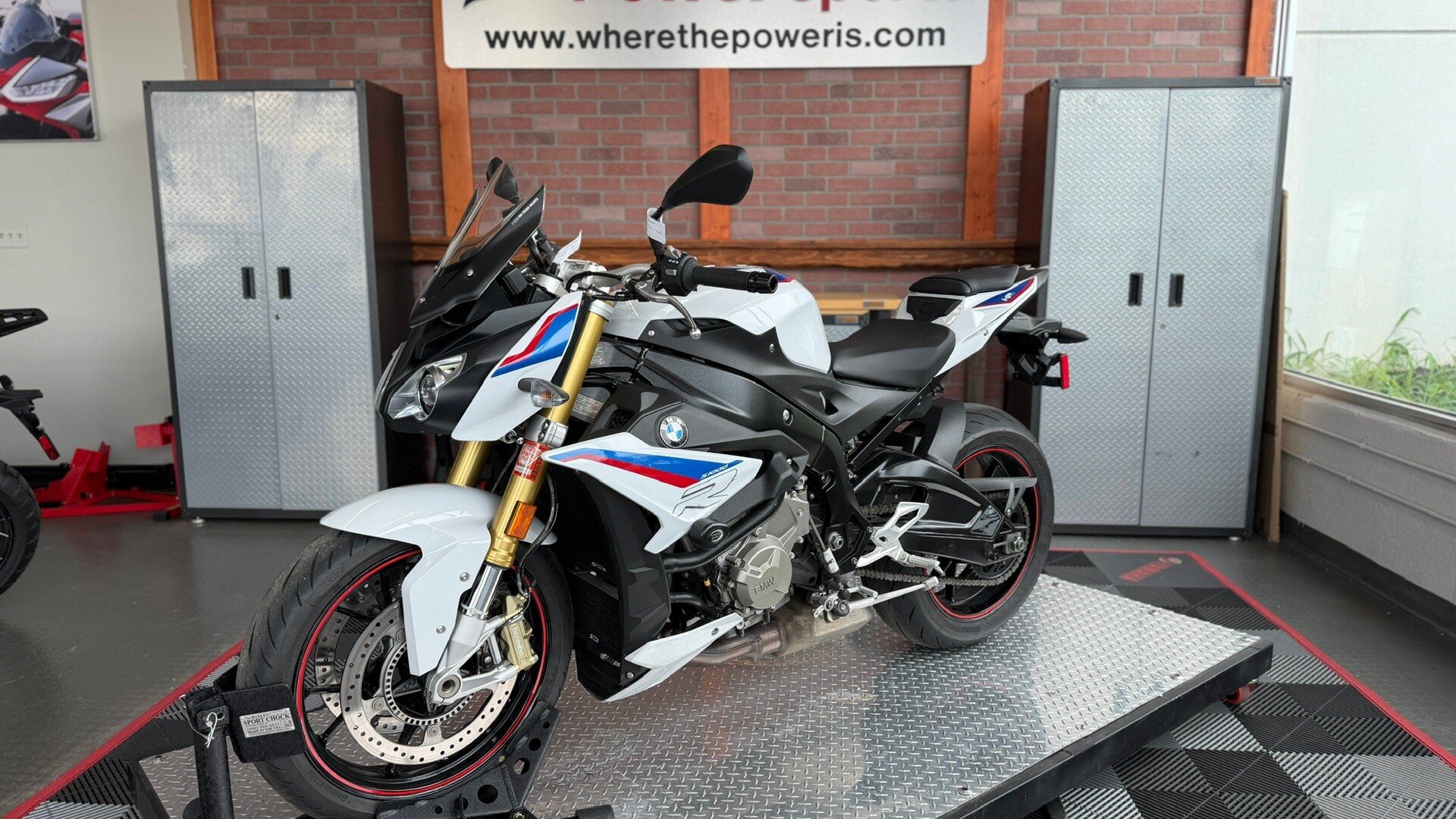 2019 BMW S1000R