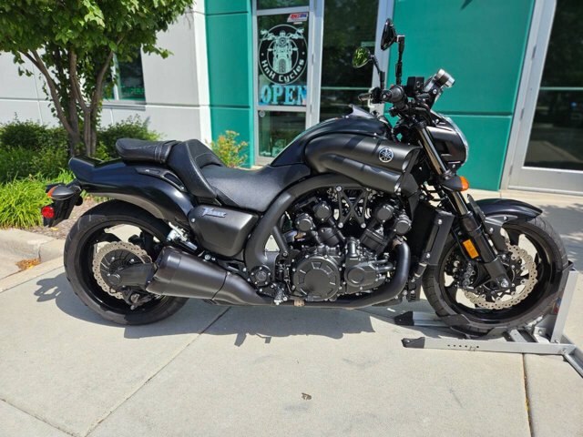 2019-Yamaha-VMax-motorcycle--