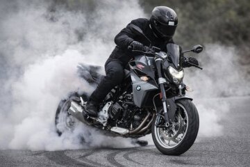 2022 BMW F900R