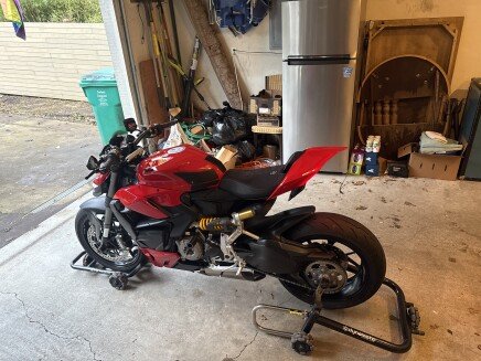 Photo 1 for 2022 Ducati Streetfighter V2 for Sale by Owner