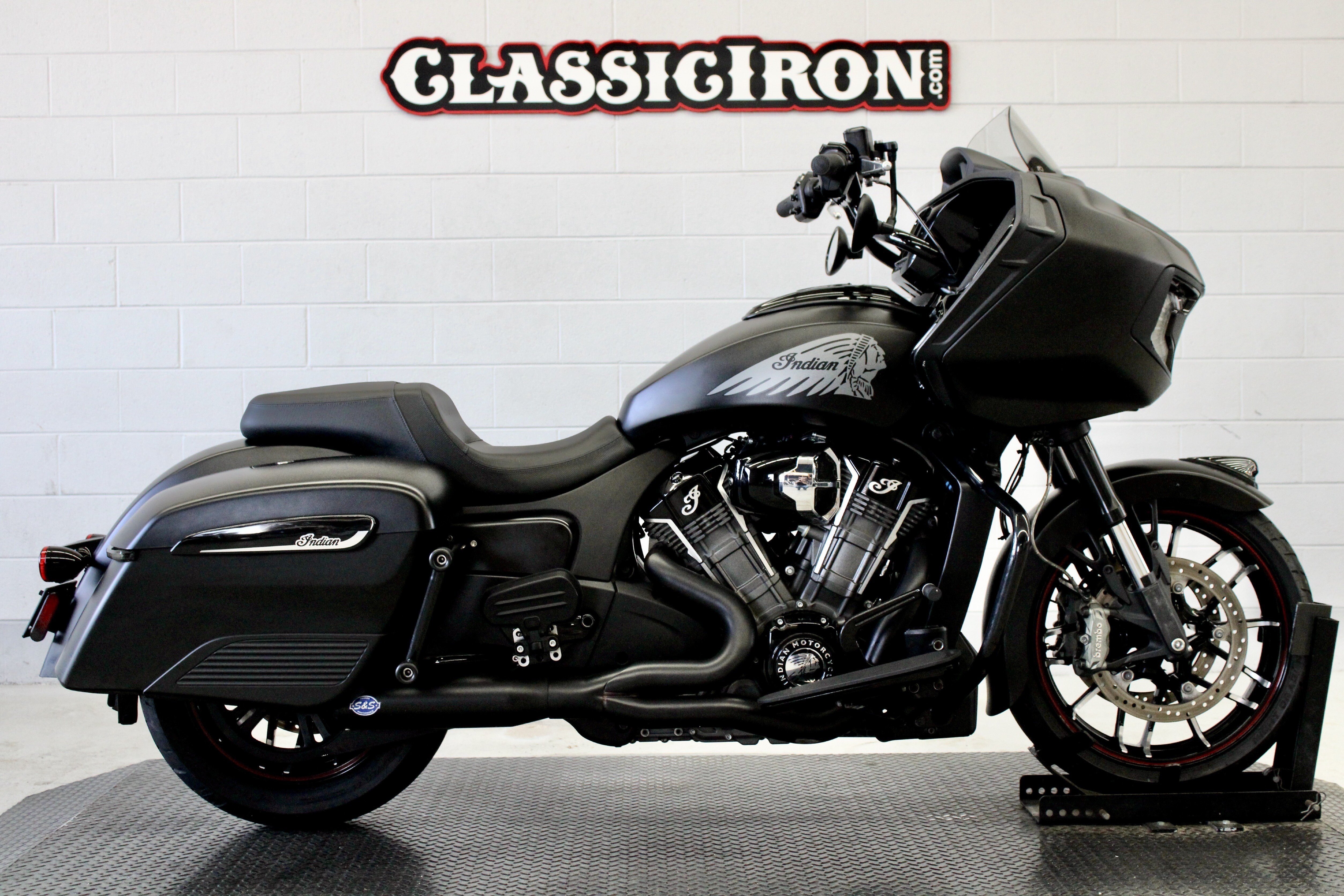 2022 Indian Challenger Dark Horse w/ ABS