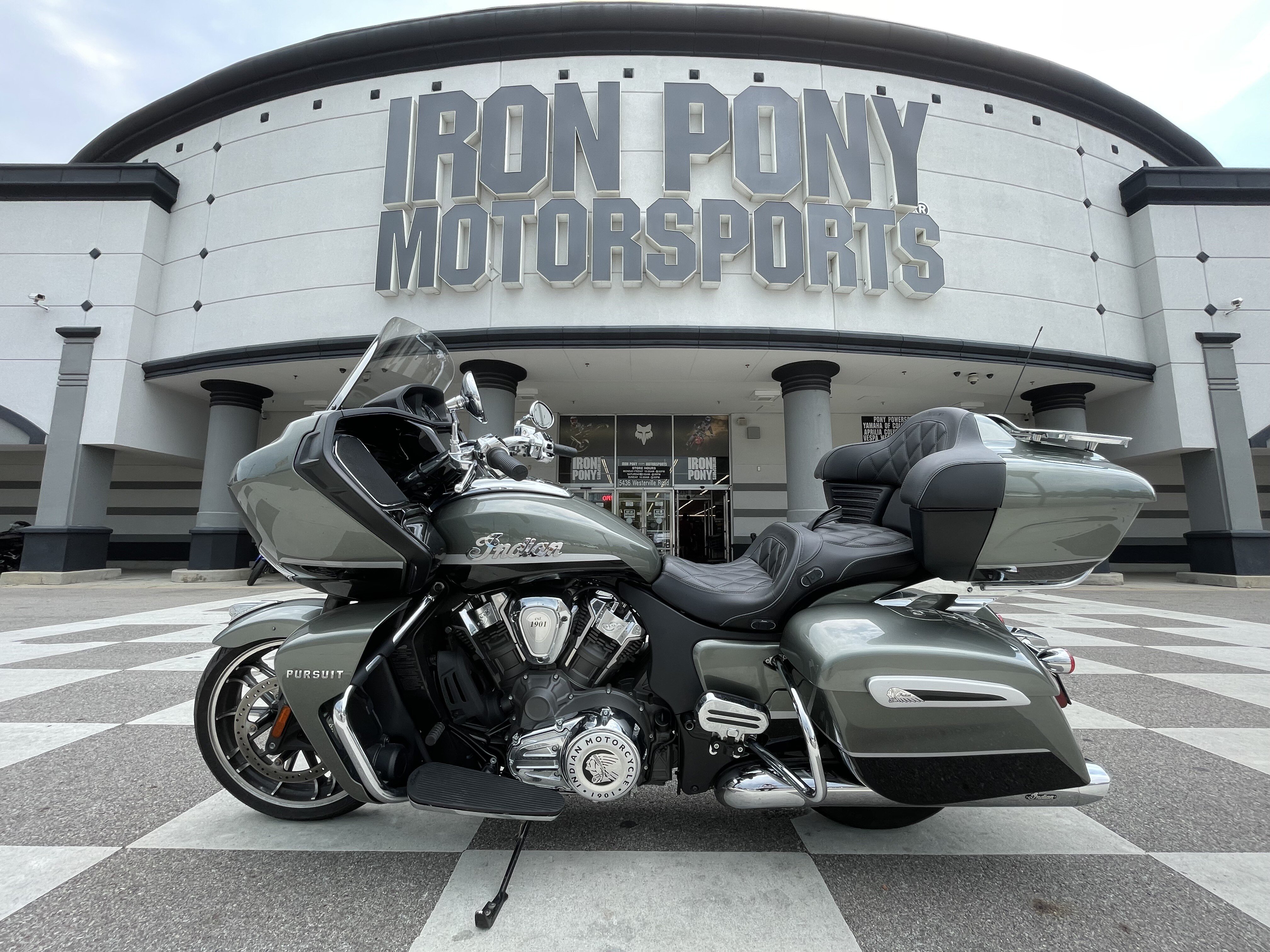 2022 Indian Pursuit Limited w/Premium Package