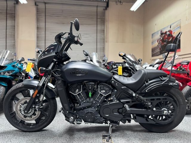 2022 Indian Scout Bobber Rogue w/ ABS
