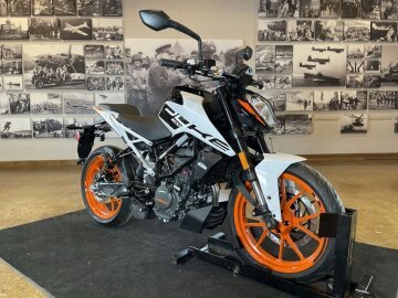 2022 KTM 200