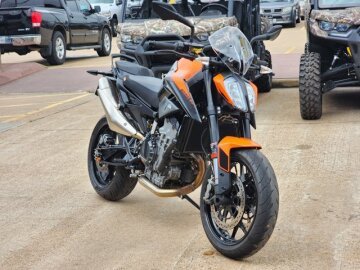 2022 KTM 890