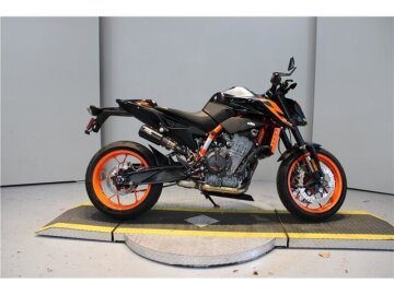 2022 KTM 890