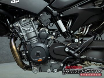 2022 KTM 890