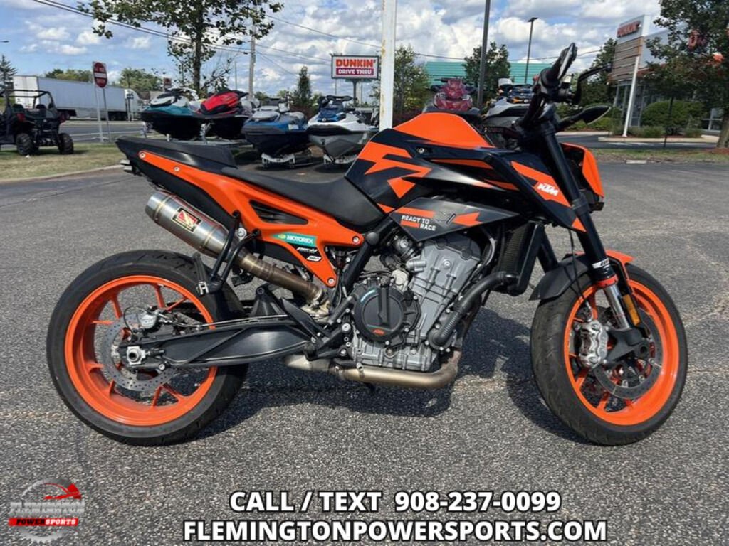 2022 KTM 890