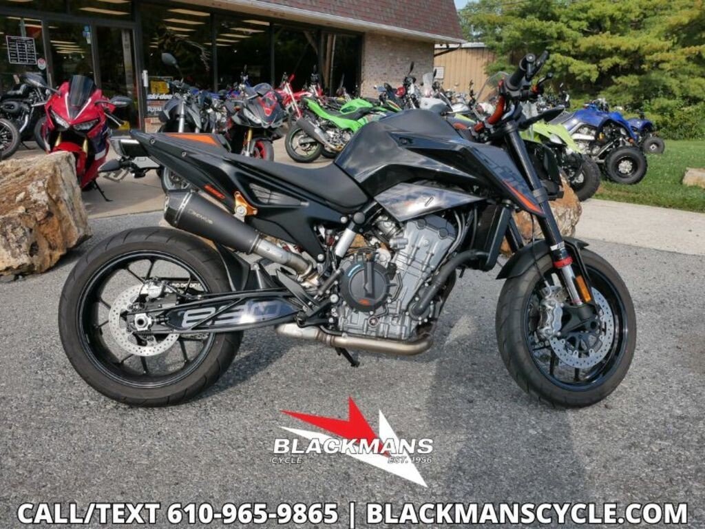 2022 KTM 890