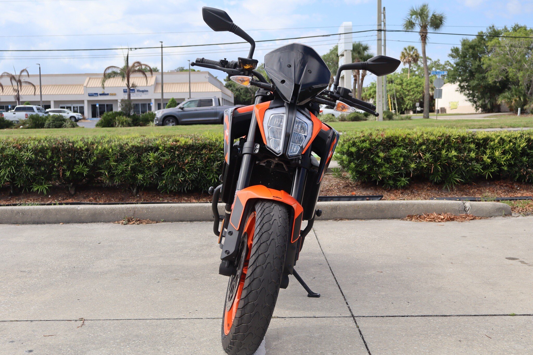 2022 KTM 890