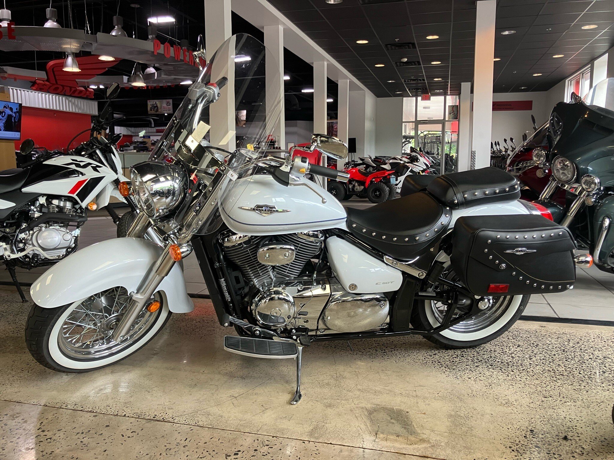 2022 Suzuki Boulevard 800