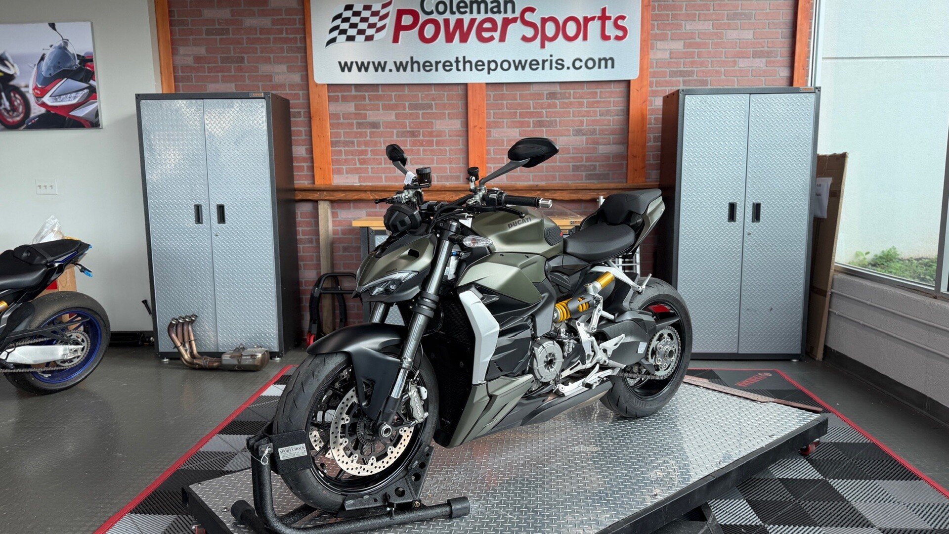 2023 Ducati Streetfighter V2