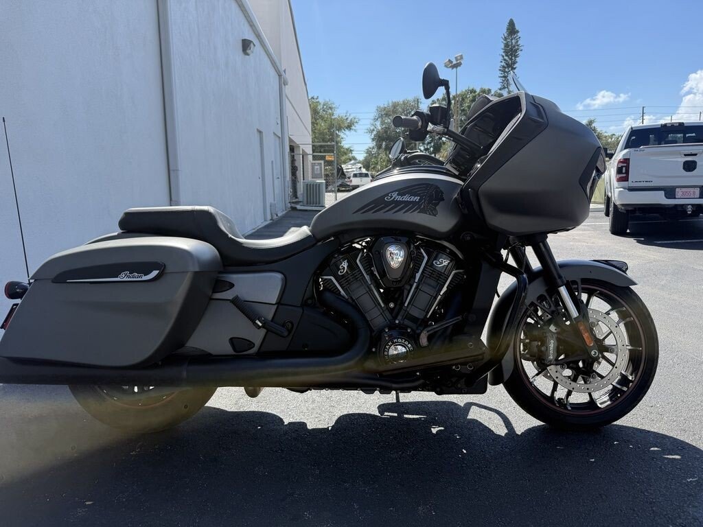 2023 Indian Challenger Dark Horse w/ ABS