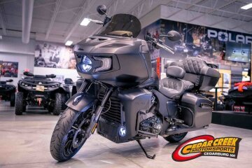 2023 Indian Pursuit Dark Horse w/ Premium Package