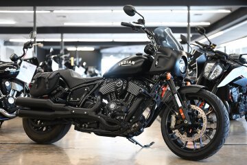2023 Indian Sport Chief Dark Horse w/ ABS