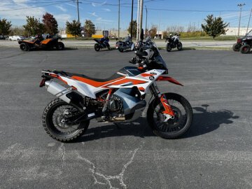 2023 KTM 890