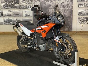 2023 KTM 890