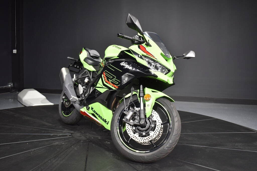 洋書　Motorcycles Kawasaki ZX-7 by Icon 1000