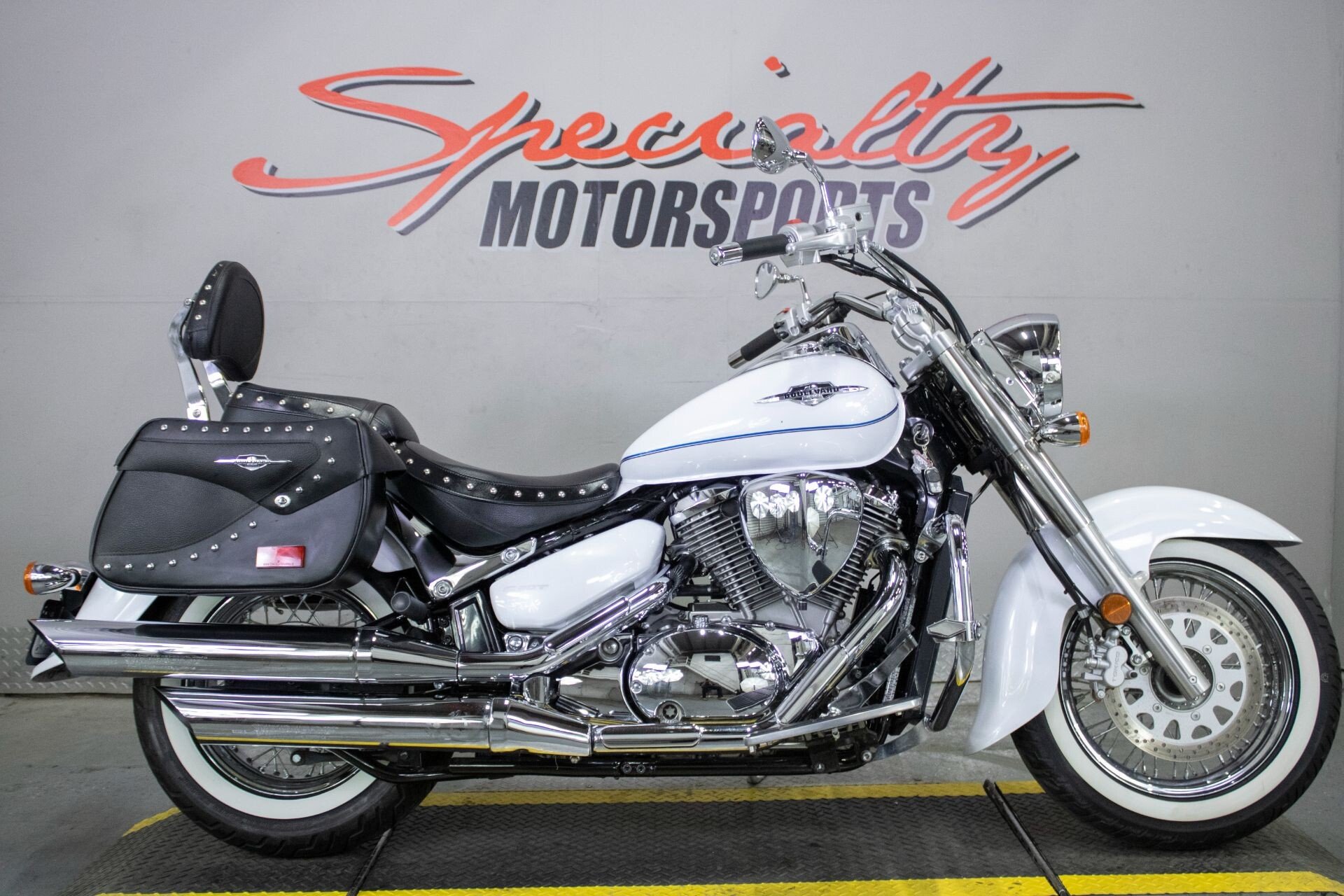 2023 Suzuki Boulevard 800