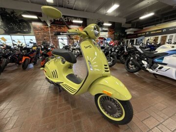 New 2023 Vespa 946