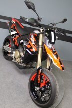 Thumbnail Photo 1 for 2024 Ducati Hypermotard 698