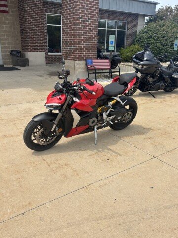 2024 Ducati Streetfighter V2