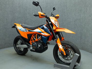 2024 KTM 690 SMC R