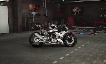 New 2025 BMW M1000R