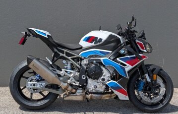 New 2025 BMW M1000R