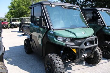 New 2025 Can-Am Defender DPS Cab HD9