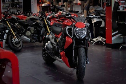 Photo 1 for New 2025 Ducati Diavel V4