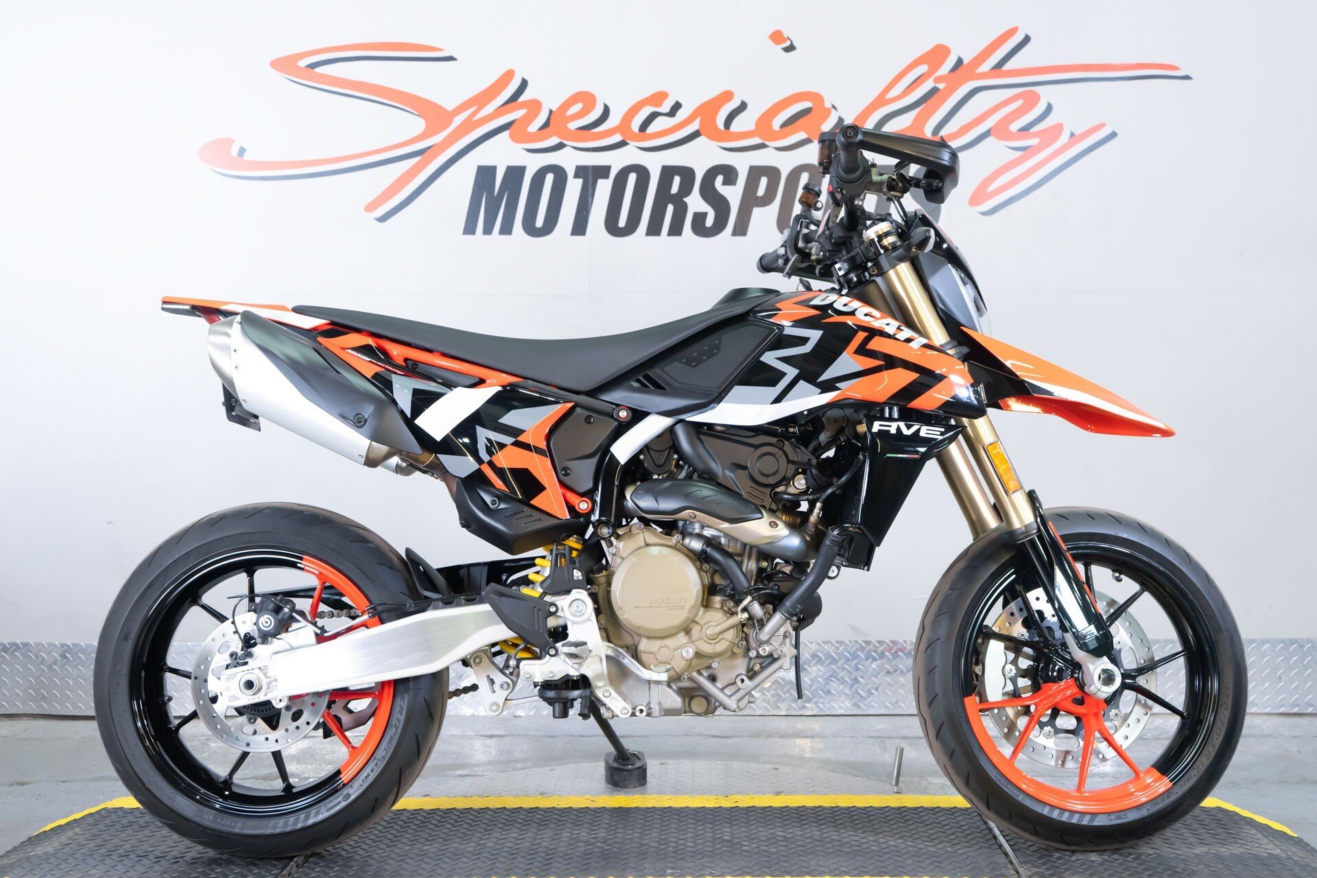 2025 Ducati Hypermotard 698