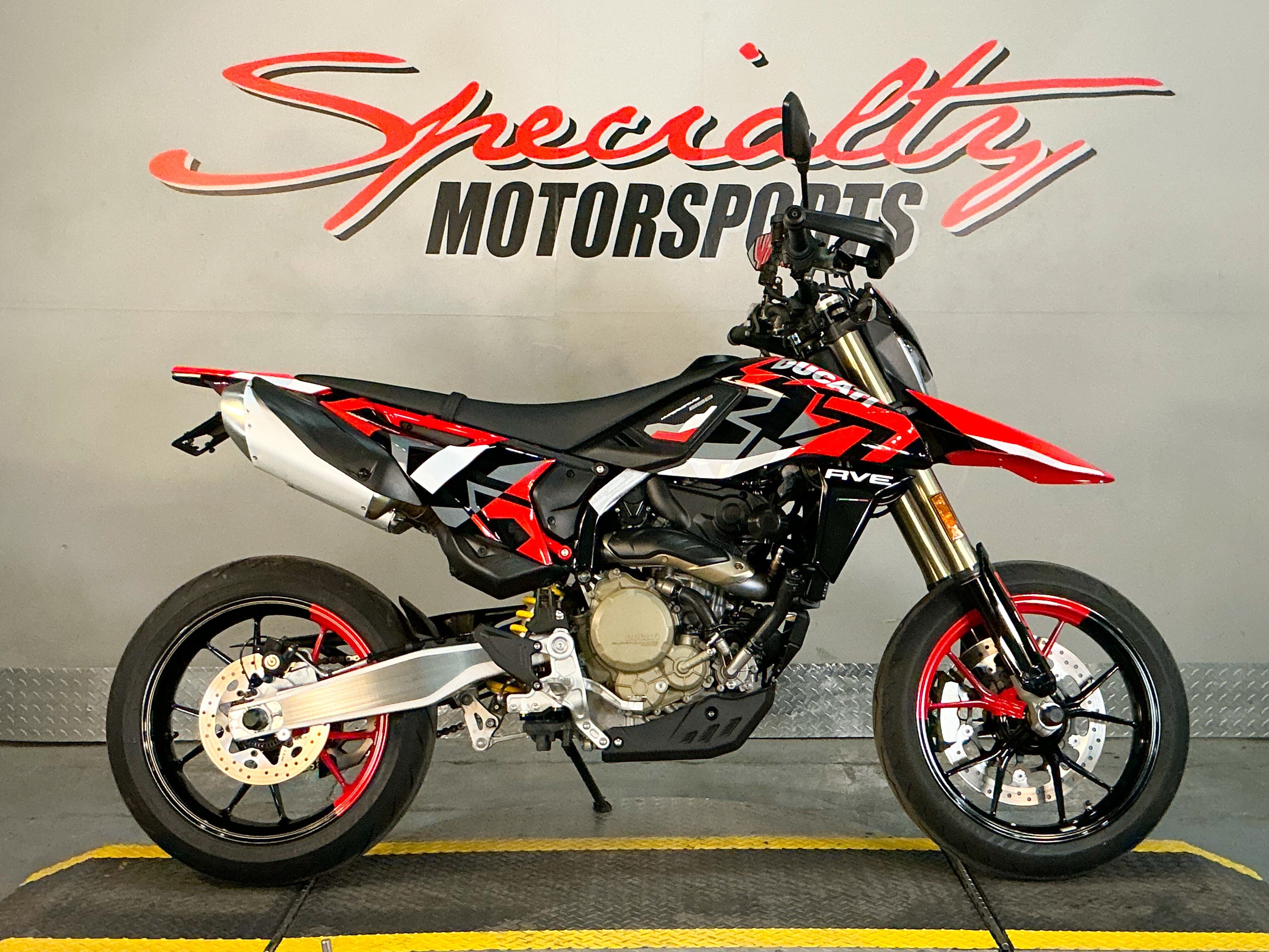 2025 Ducati Hypermotard 698