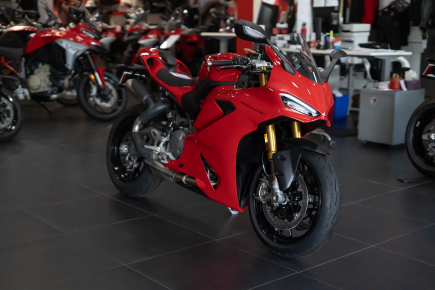 Photo 1 for New 2025 Ducati Panigale V2