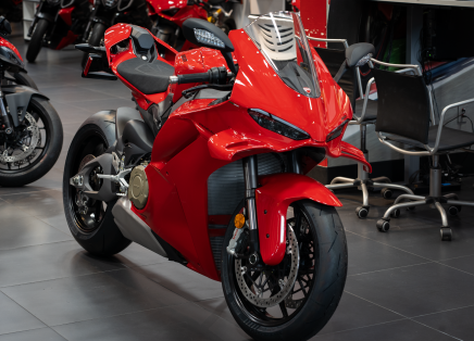 Photo 1 for New 2025 Ducati Panigale V4