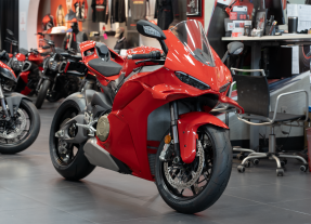New 2025 Ducati Panigale V4