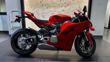 New 2025 Ducati Panigale V4