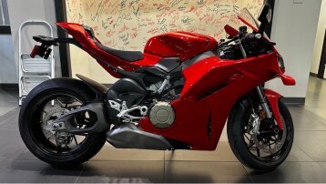 New 2025 Ducati Panigale V4