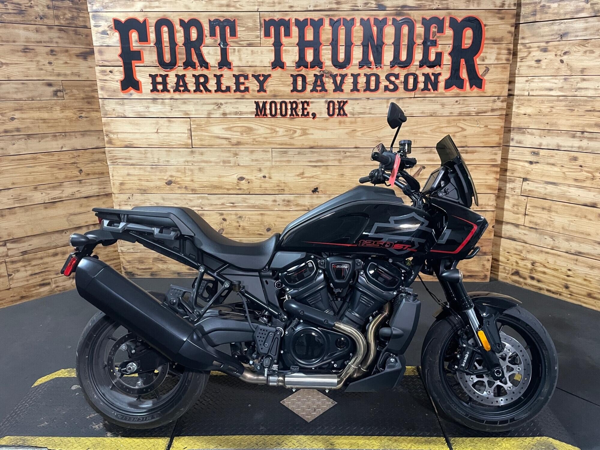 2025 Harley-Davidson Pan America ST