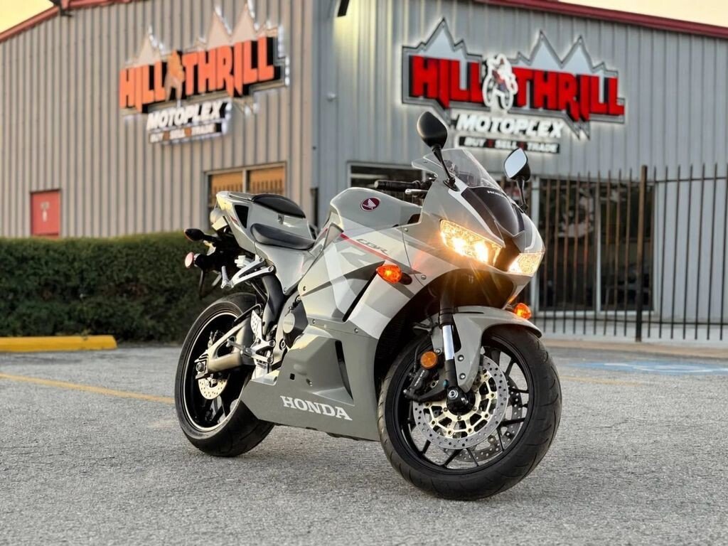 2025-Honda-CBR600RR-motorcycle