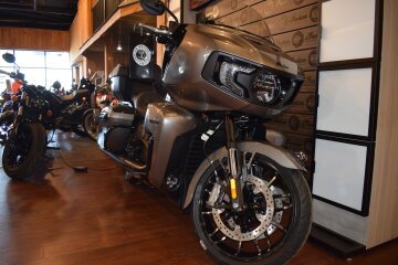New 2025 Indian Pursuit Dark Horse