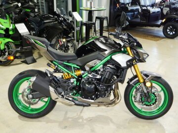 New 2025 Kawasaki Z900 SE ABS