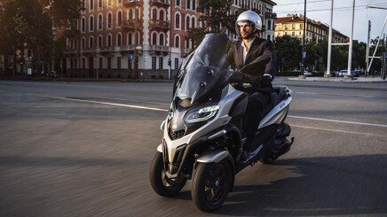 Photo 1 for New 2025 Piaggio MP3 530
