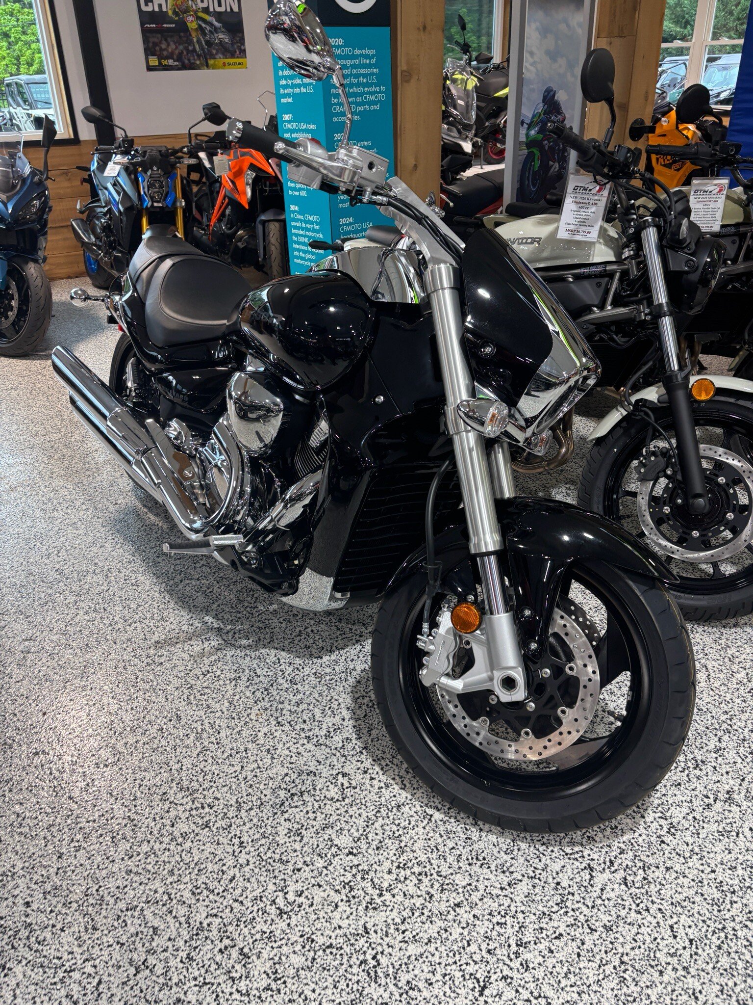 New 2025 Suzuki Boulevard 1800 M109R