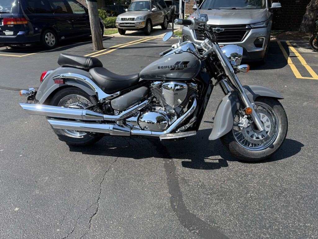 New 2025 Suzuki Boulevard 800