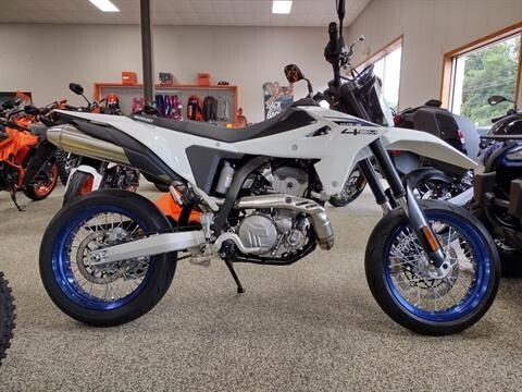 New 2025 Suzuki DR-Z4SM